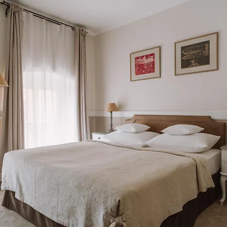 أرت فروتسواف