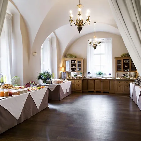 أرت فروتسواف